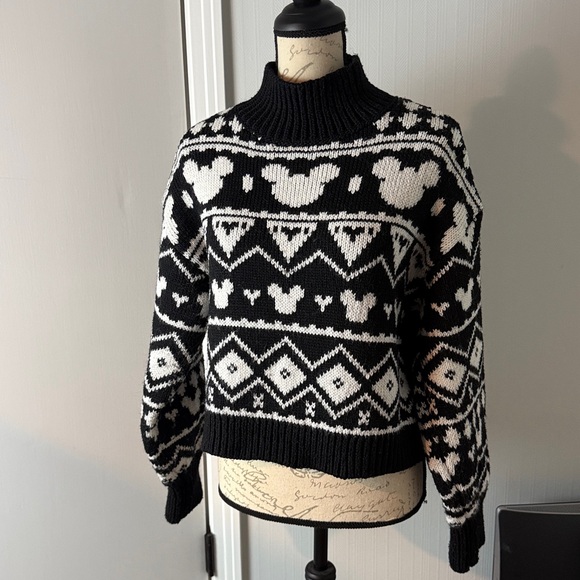 H&M x DISNEY NWT MICKEY MOUSE MOCK NECK SWEATER size S - Picture 4 of 10